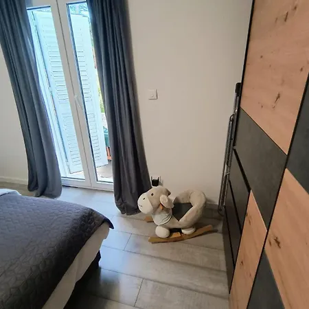 Apartmán Perleta Luxury Sea View With Jacuzzi *