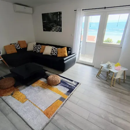 Perleta Luxury Sea View With Jacuzzi Apartman Trogir