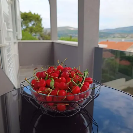 Perleta Luxury Sea View With Jacuzzi * Trogir