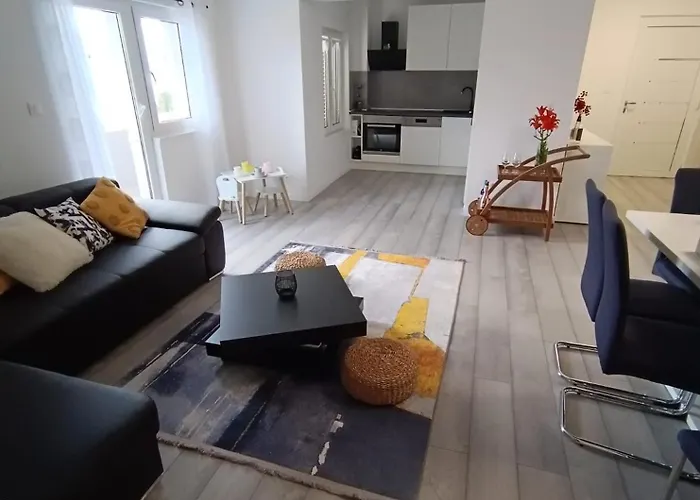 Perleta Luxury Sea View With Jacuzzi Apartment