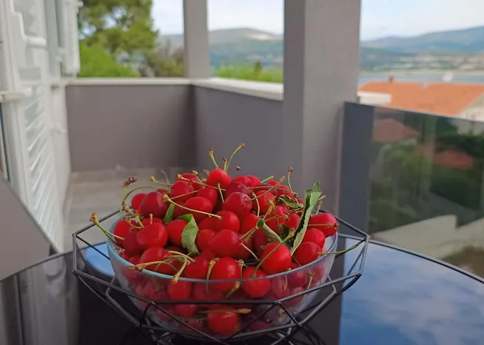 Perleta Luxury Sea View With Jacuzzi * Trogir